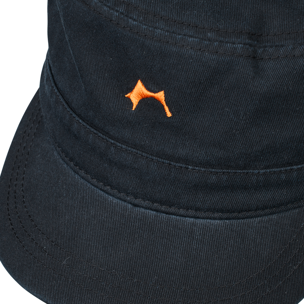Noir Castro Cap